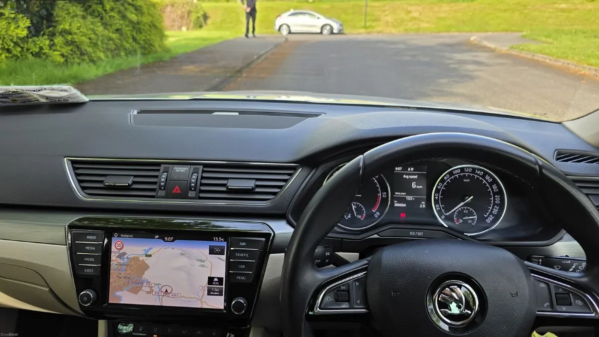Skoda Superb 2017 - Image 4