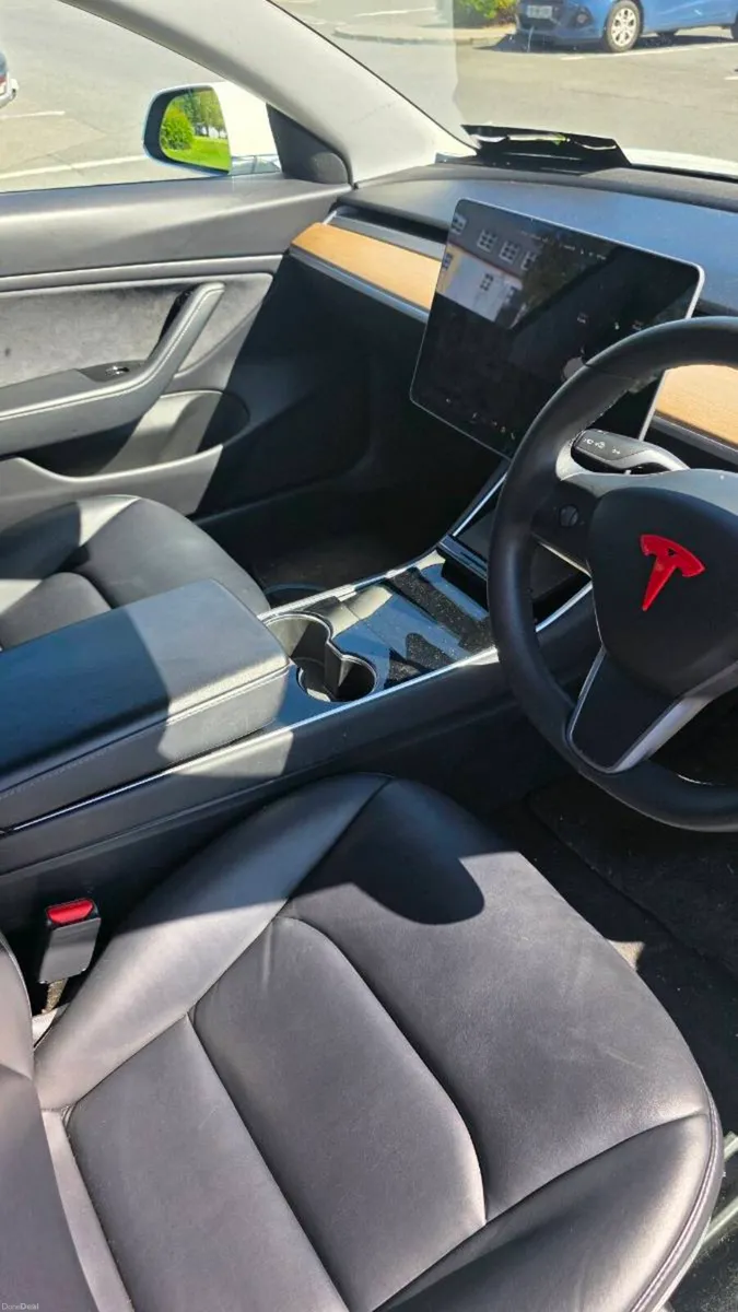 Telsa Model 3 Standard Range - Image 2