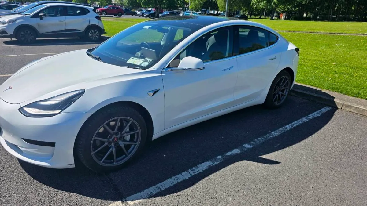 Telsa Model 3 Standard Range - Image 4