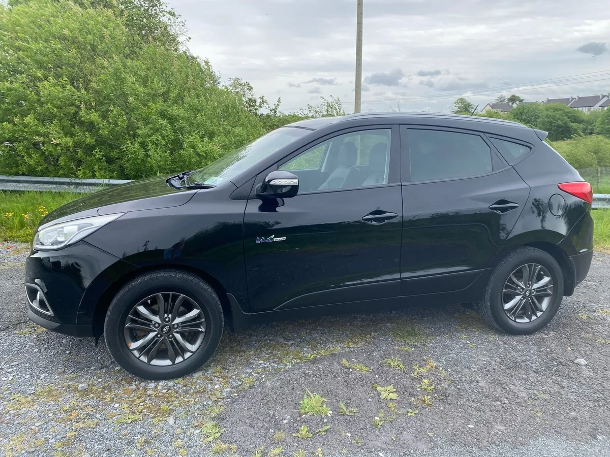 Hyundai ix35 Full Service History  - Immaculate - Image 3