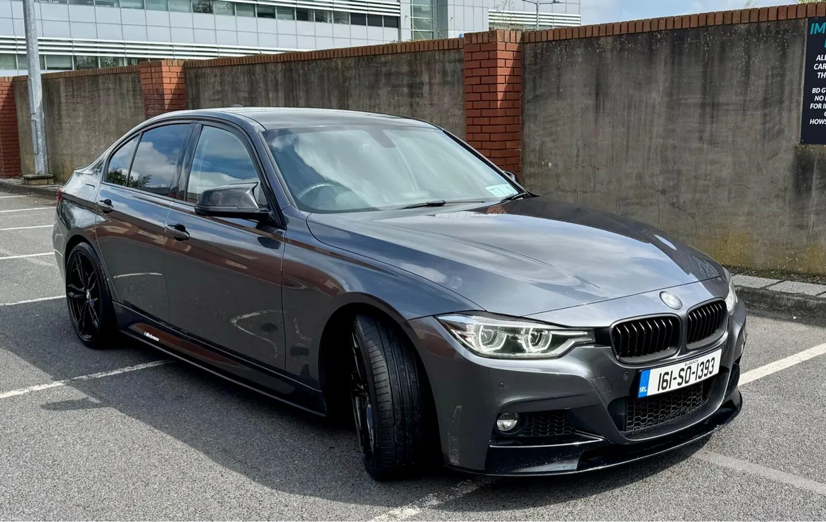BMW 330e - Image 1