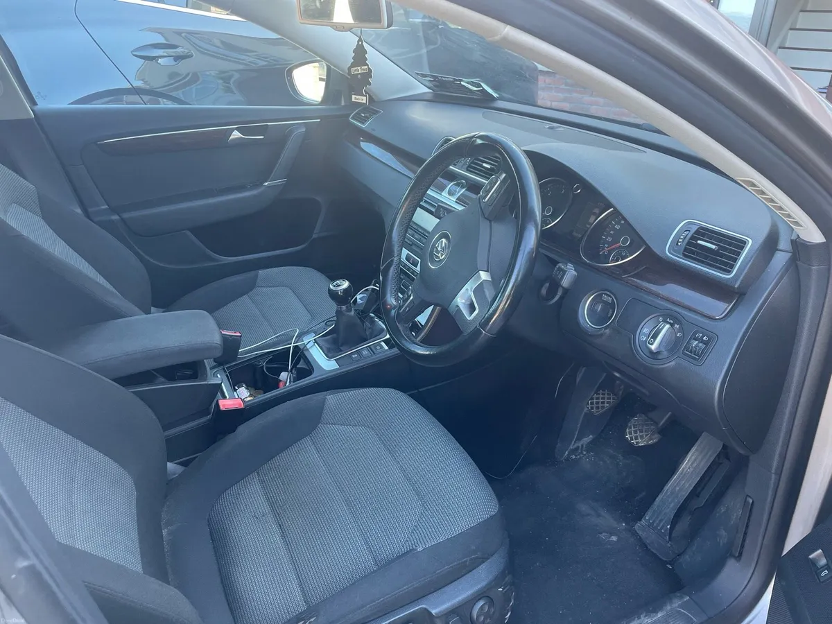 2011 Passat - Image 6