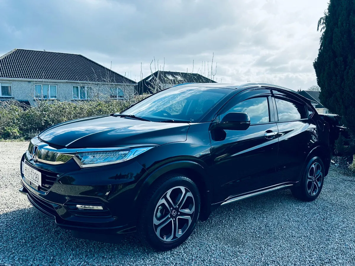 Honda Vezel 2018 1.5 Hybrid Auto 28839 KM ONLY - Image 4