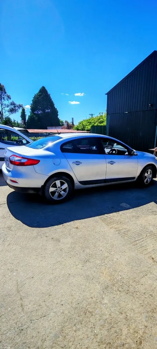 Renault Fluence 2011 - Image 2