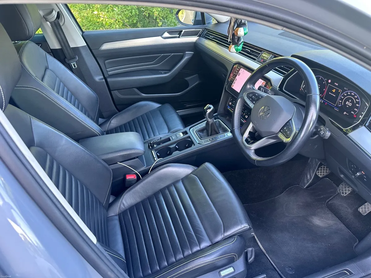 Volkswagen Passat 2022 - Image 3