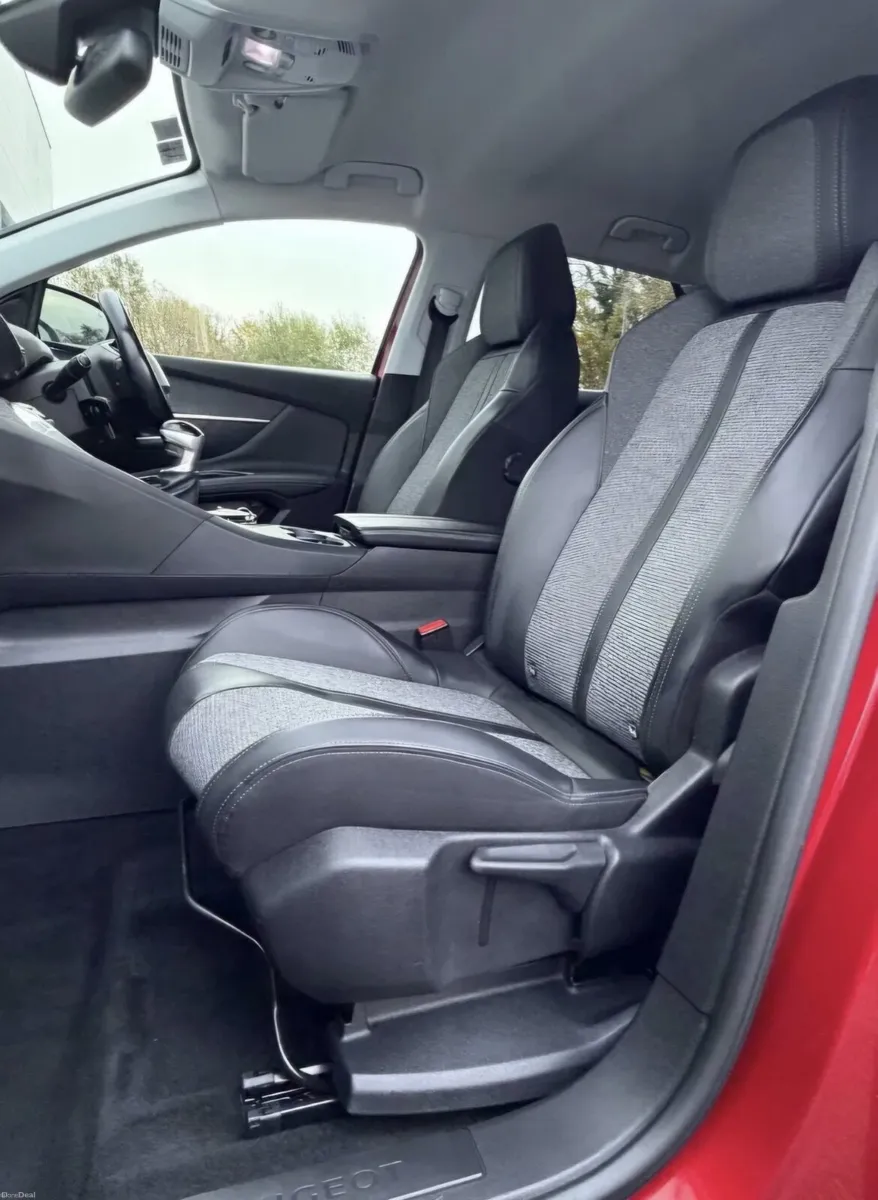 Peugeot 3008 2019 - Image 2