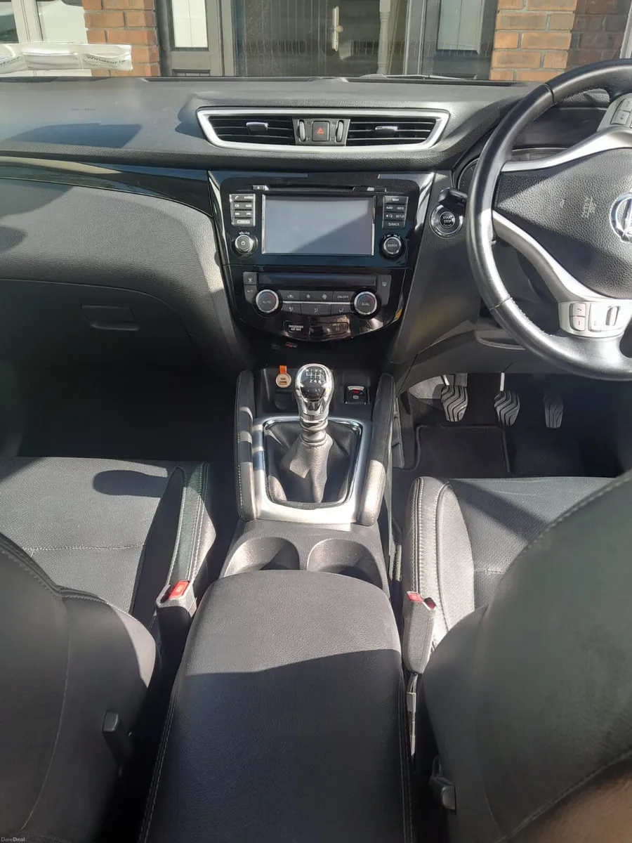 Nissan Qashqai 1.2  SV  Premium 2017 - Image 3