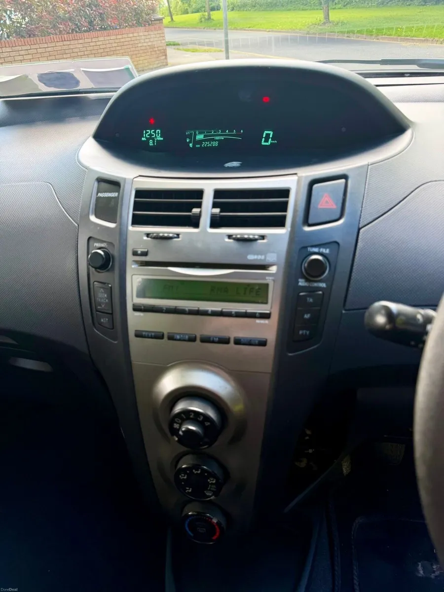 🚗 Toyota Yaris 1.4 D-4D Sport - Image 3