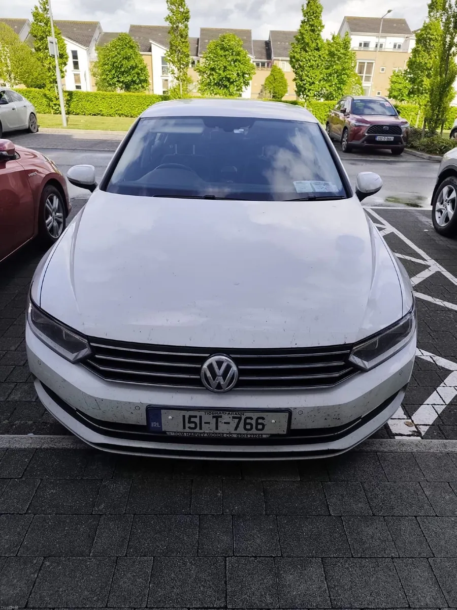 Volkswagen Passat 2015 - Image 2