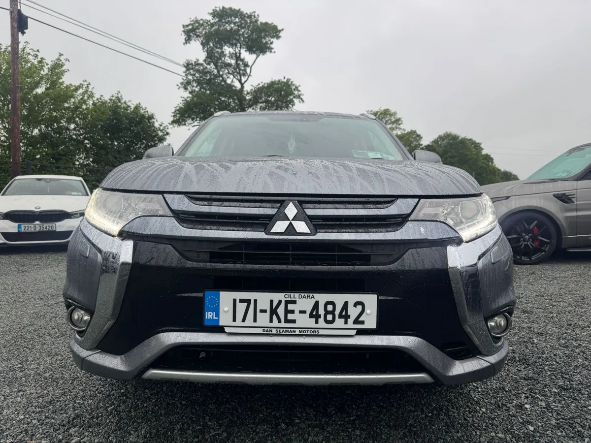 17 Mitsubishi Outlander 2.0 petrol hybrid 4x4 - Image 3