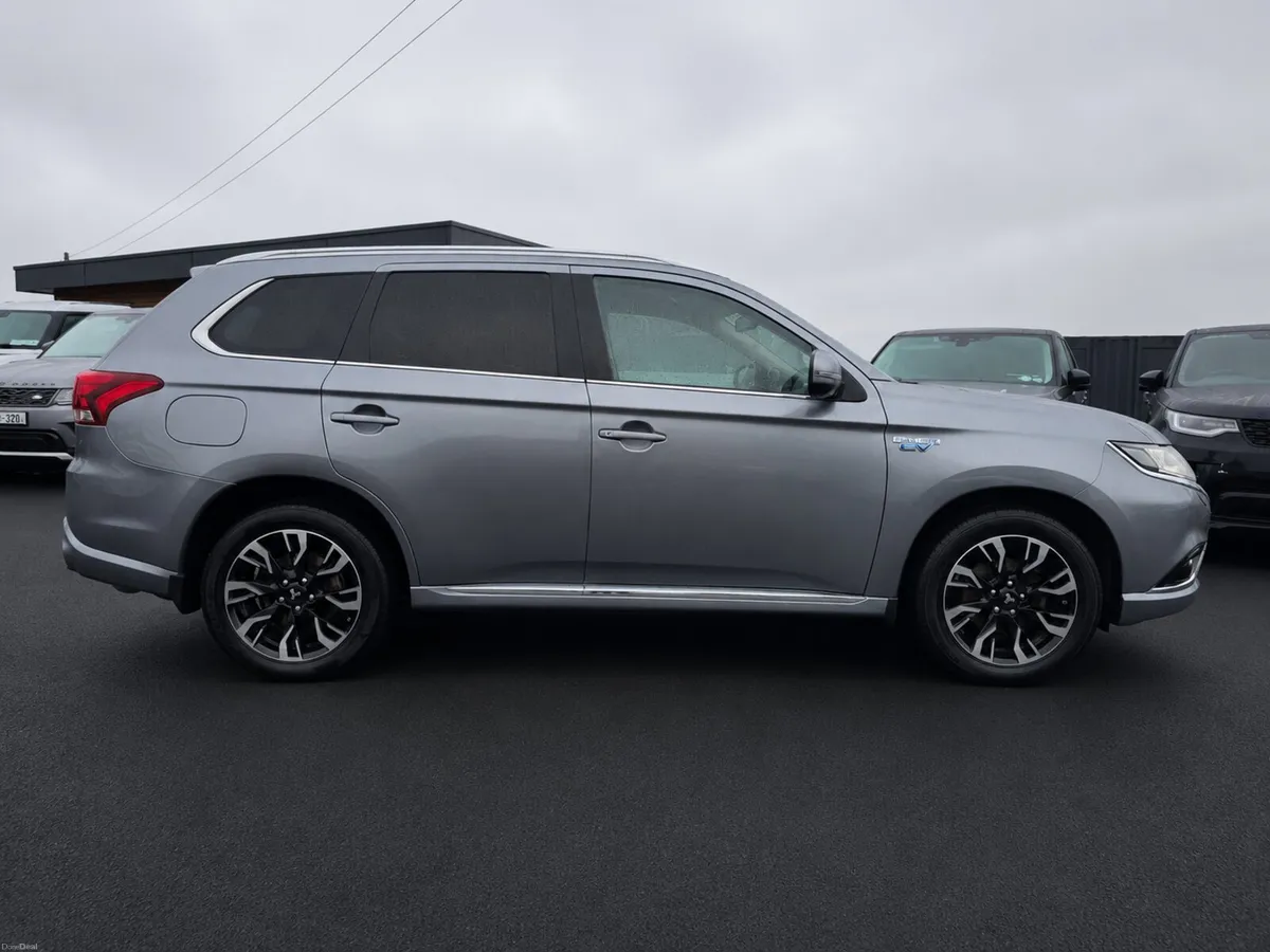 17 Mitsubishi Outlander 2.0 petrol hybrid 4x4 - Image 2