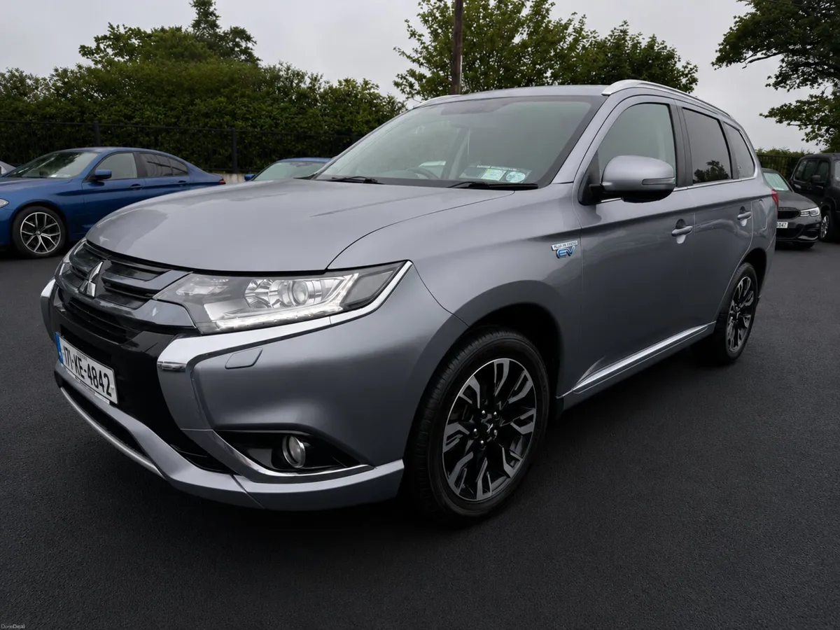 17 Mitsubishi Outlander 2.0 petrol hybrid 4x4 - Image 1