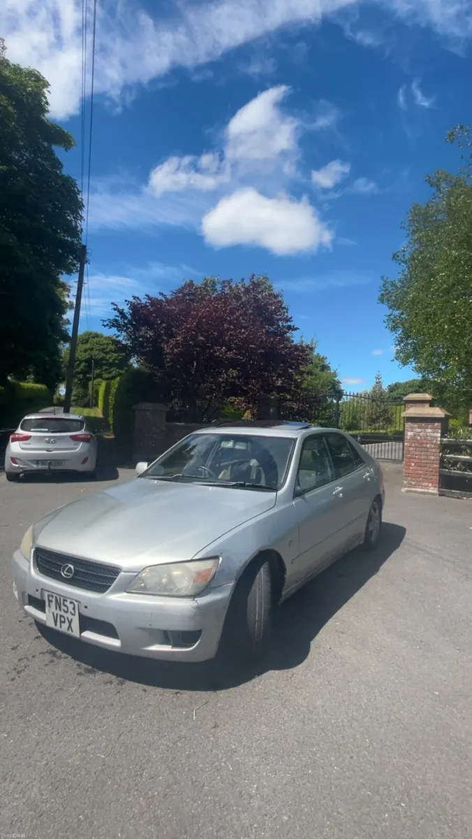 Lexus is200 - Image 1