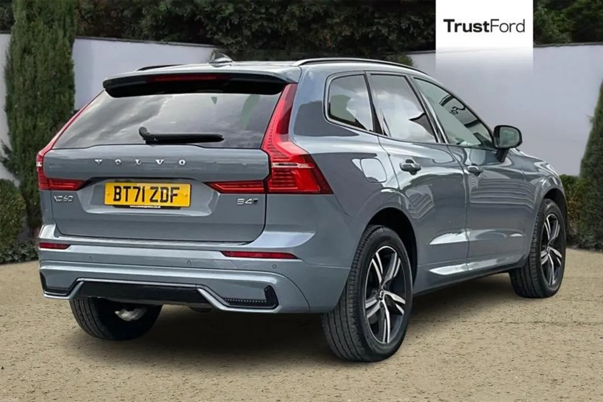 Volvo XC60 2.0 B4 MHEV R-Design SUV 5dr Diesel Hyb - Image 4