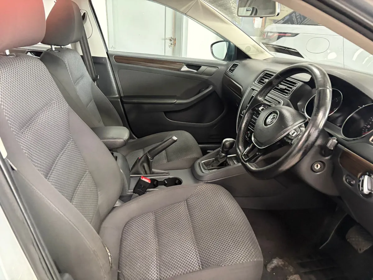 Volkswagen Jetta 2015. 2.0TDI COMFORTLINE DSG - Image 4
