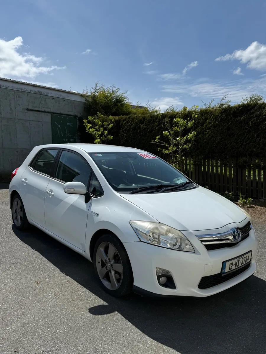 Toyota Auris 2012 - Image 2