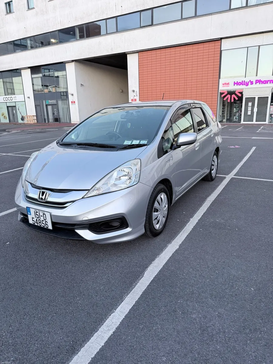 2015 Honda Fit Shuttle Hybrid Automatic - Image 2