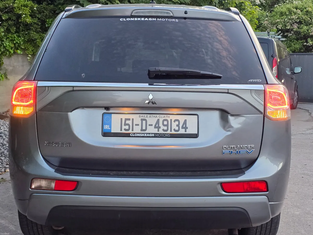 Mitsubishi Outlander 2015 hybrid.  Auto low miles - Image 2