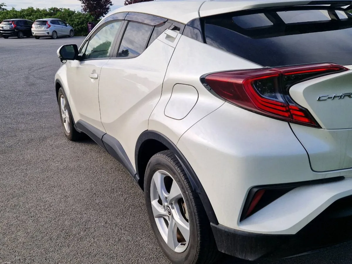 2019 Toyota C-HR 1,8 PETROL HYBRID - Image 3