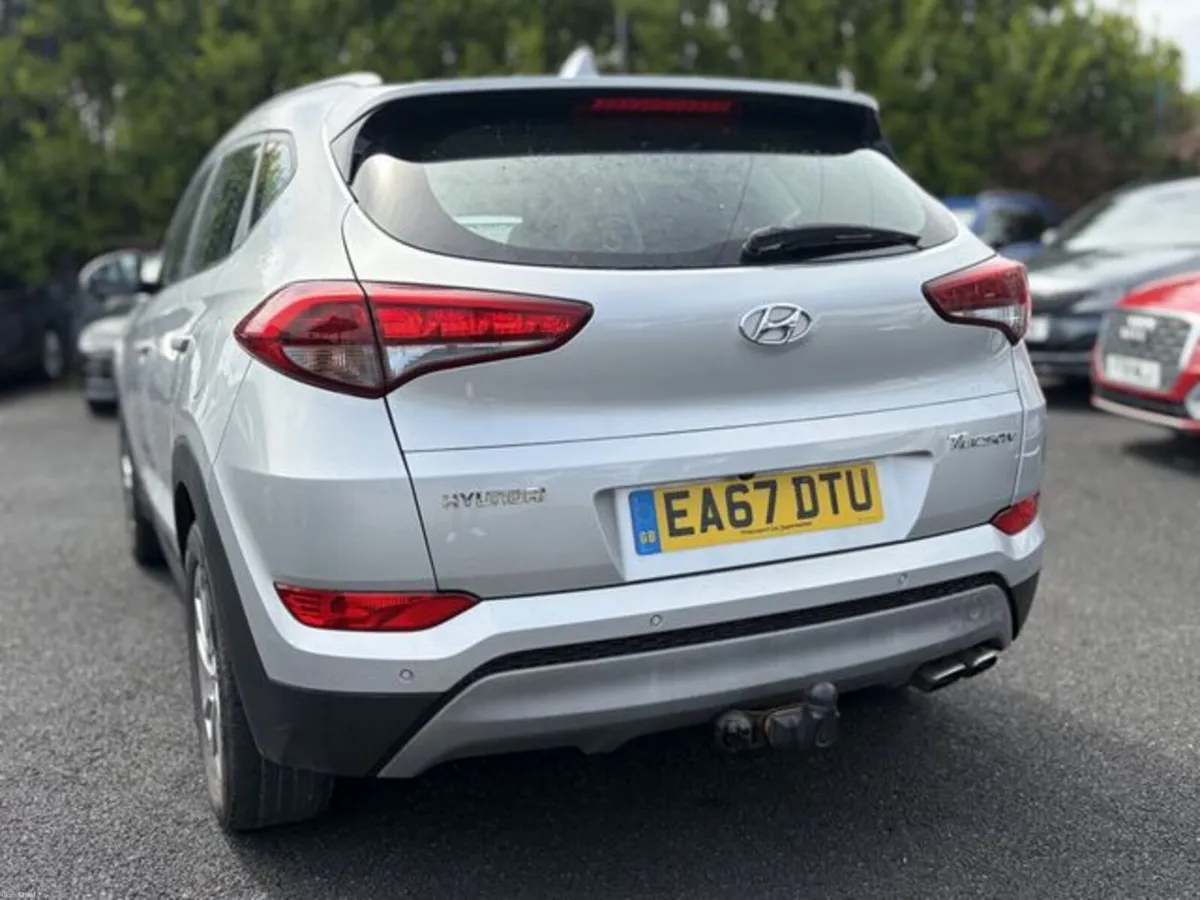 Hyundai Tucson CRDI SE NAV BLUE DRIVE - Image 3
