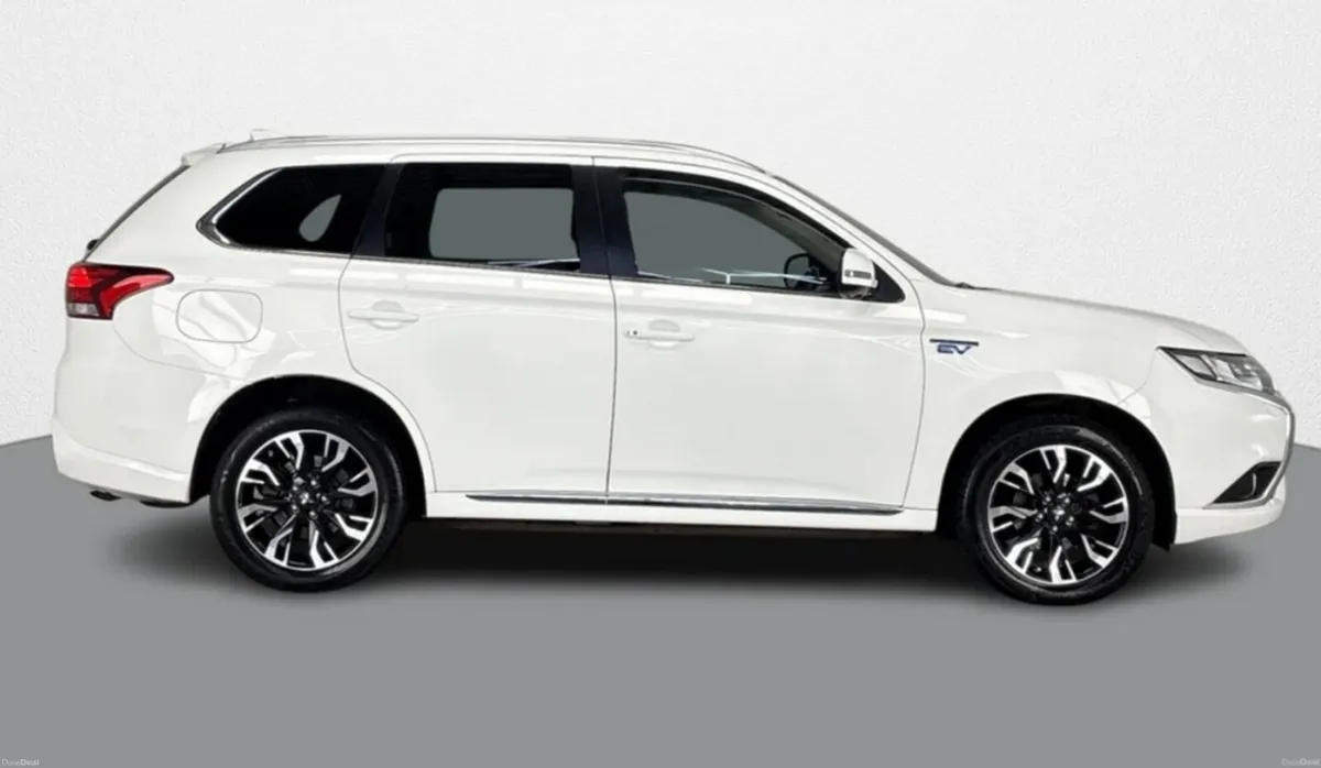 2018 Mitsubishi Outlander 2.0 Petrol Plug in Hybri - Image 3