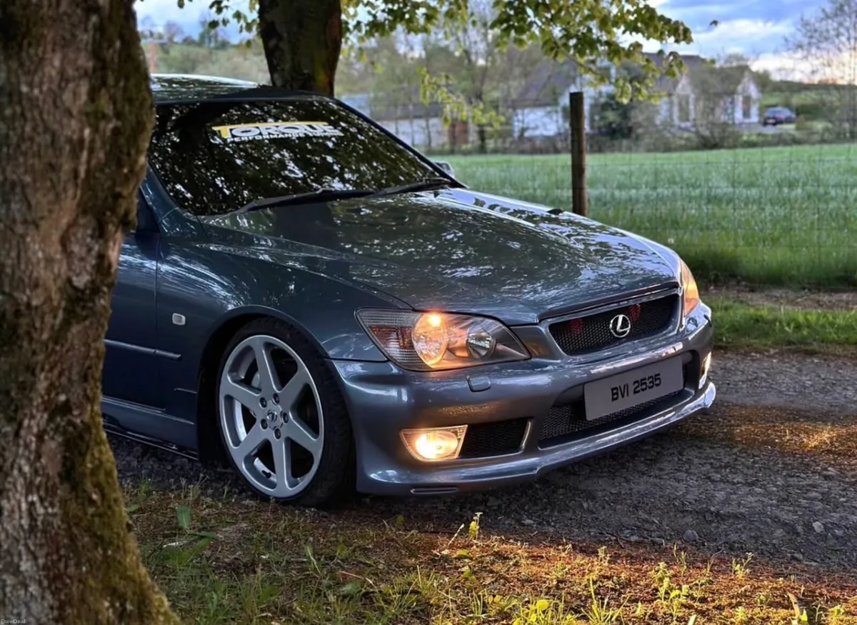 Lexus is200 - Image 2