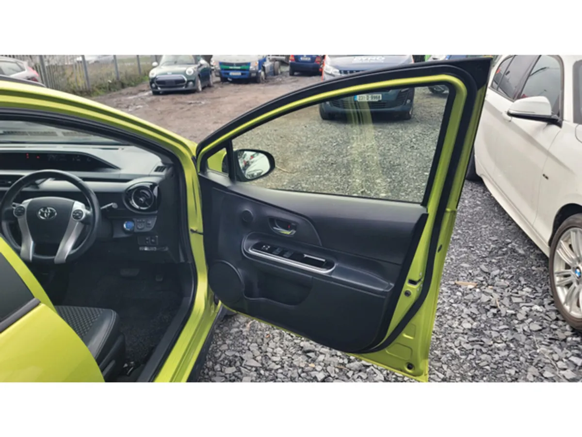 Toyota Aqua 1.5L Automatic Petrol Hybrid   (J9172) - Image 4