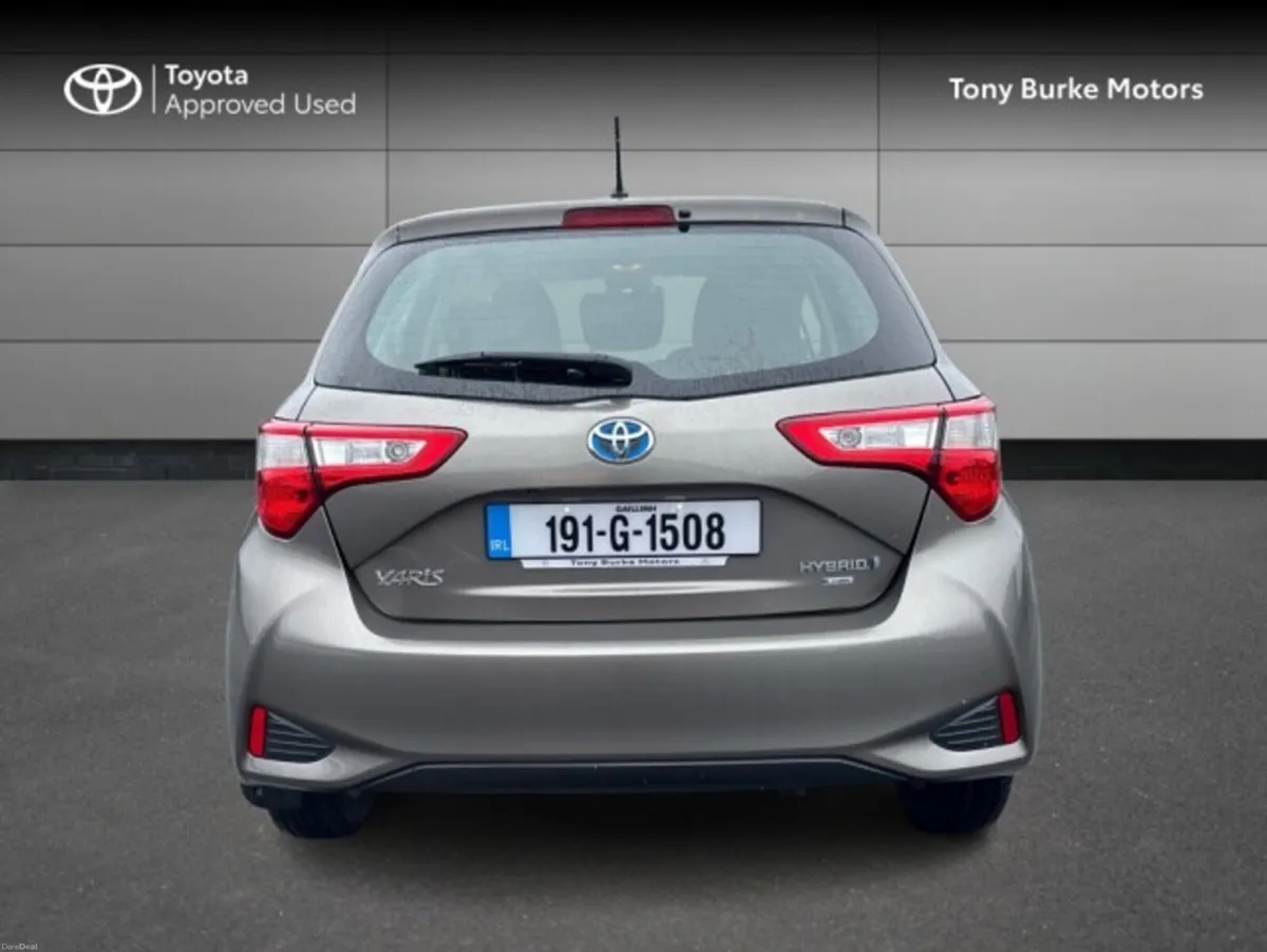 Toyota Yaris - Hybrid - Luna Edition - 1.5 - 5dr & - Image 3