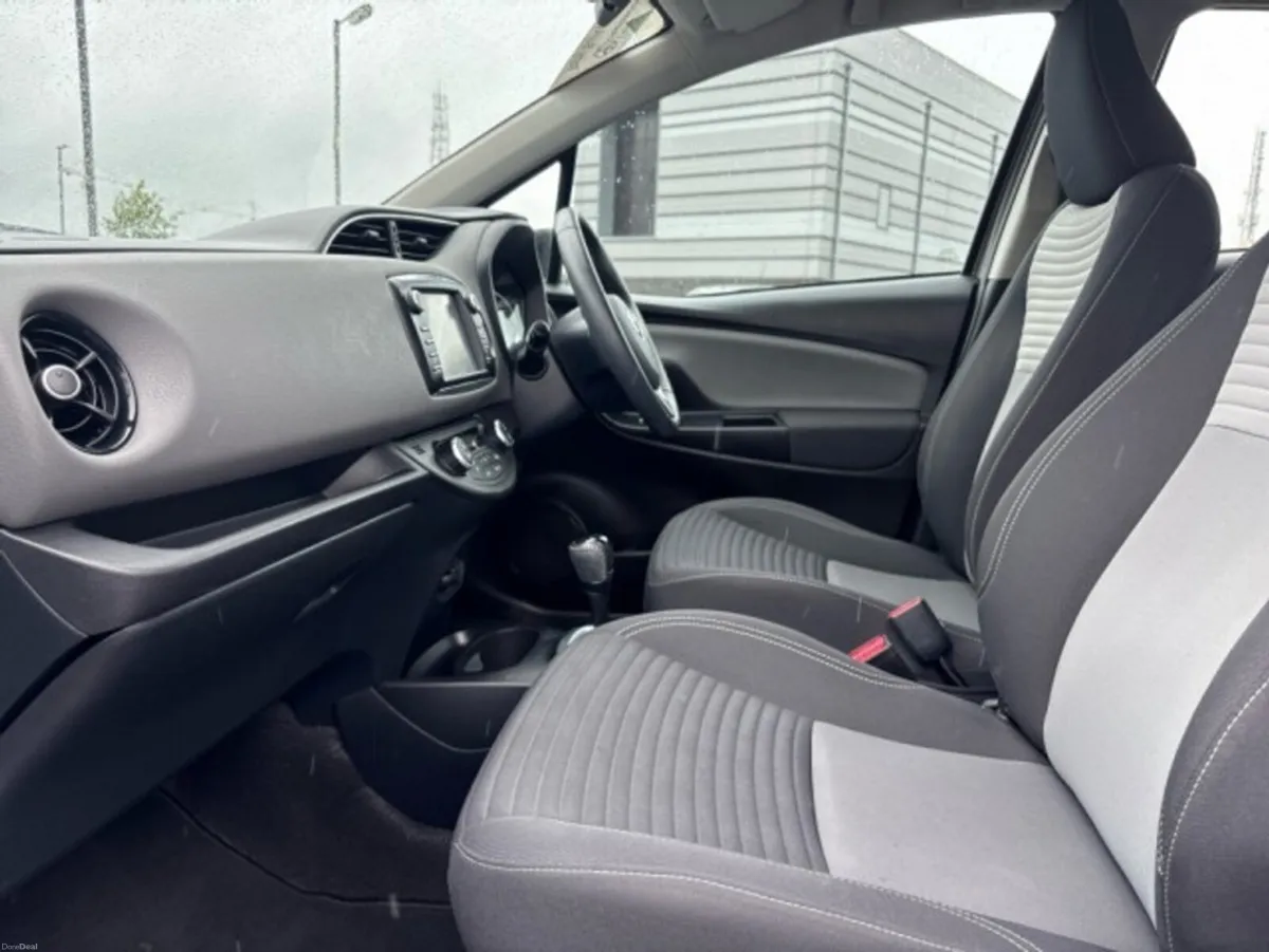 Toyota Yaris - Hybrid - Luna Edition - 1.5 - 5dr & - Image 4