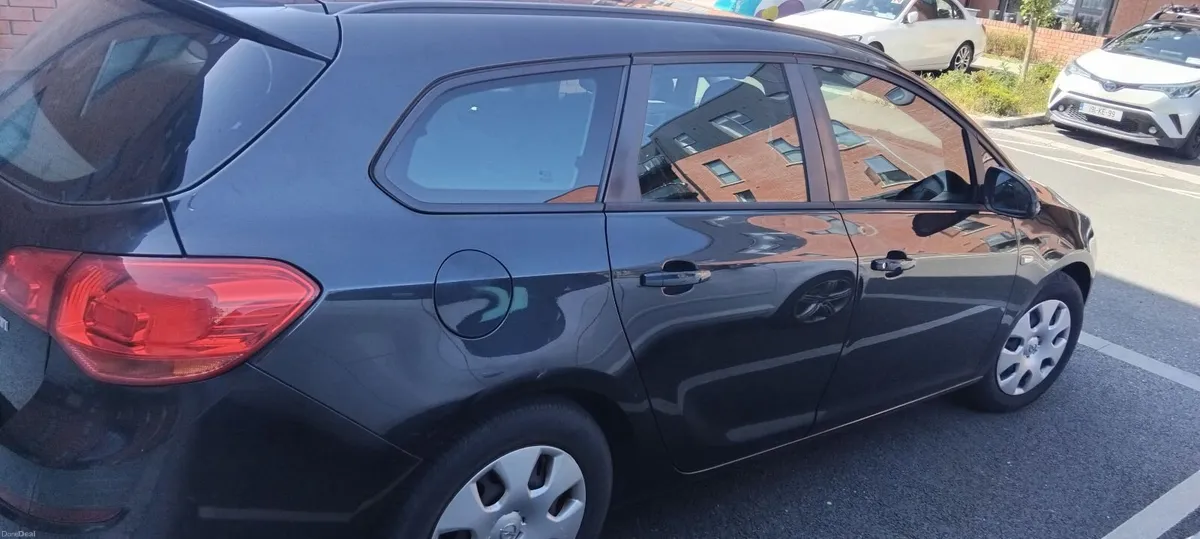 Black Opel Astra Estate 2011 - Just passed NCT - Image 4