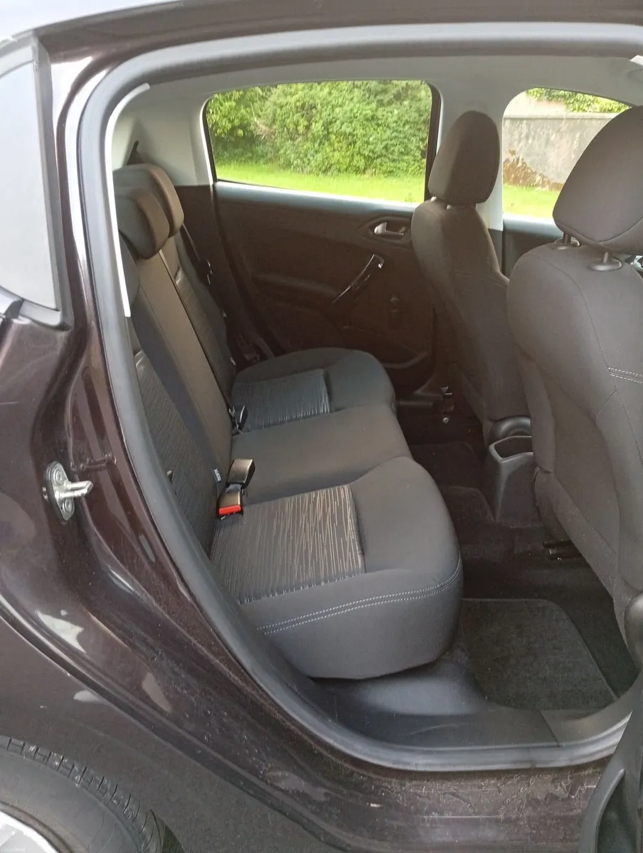 Peugeot 208 2013 - Image 2