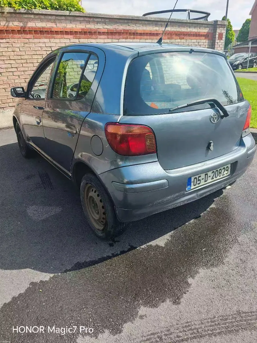 Toyota Yaris 2005 - Image 2