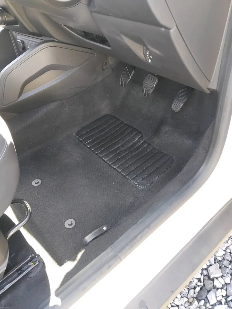 Dacia duster 231.4 new tyres + alloys. - Image 3
