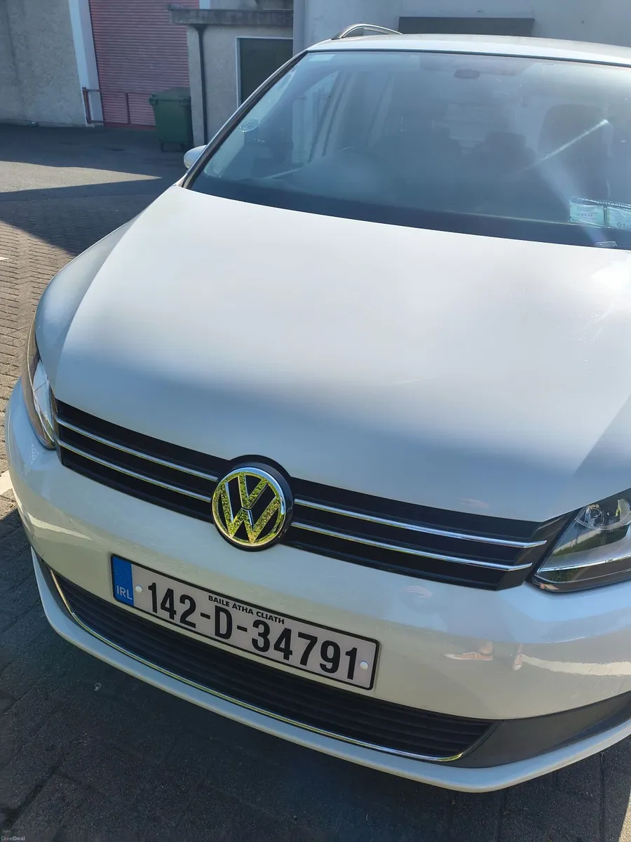 Volkswagen Touran 2014 low mileage - Image 1