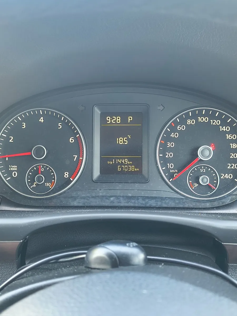 Volkswagen Touran 2014 low mileage - Image 2