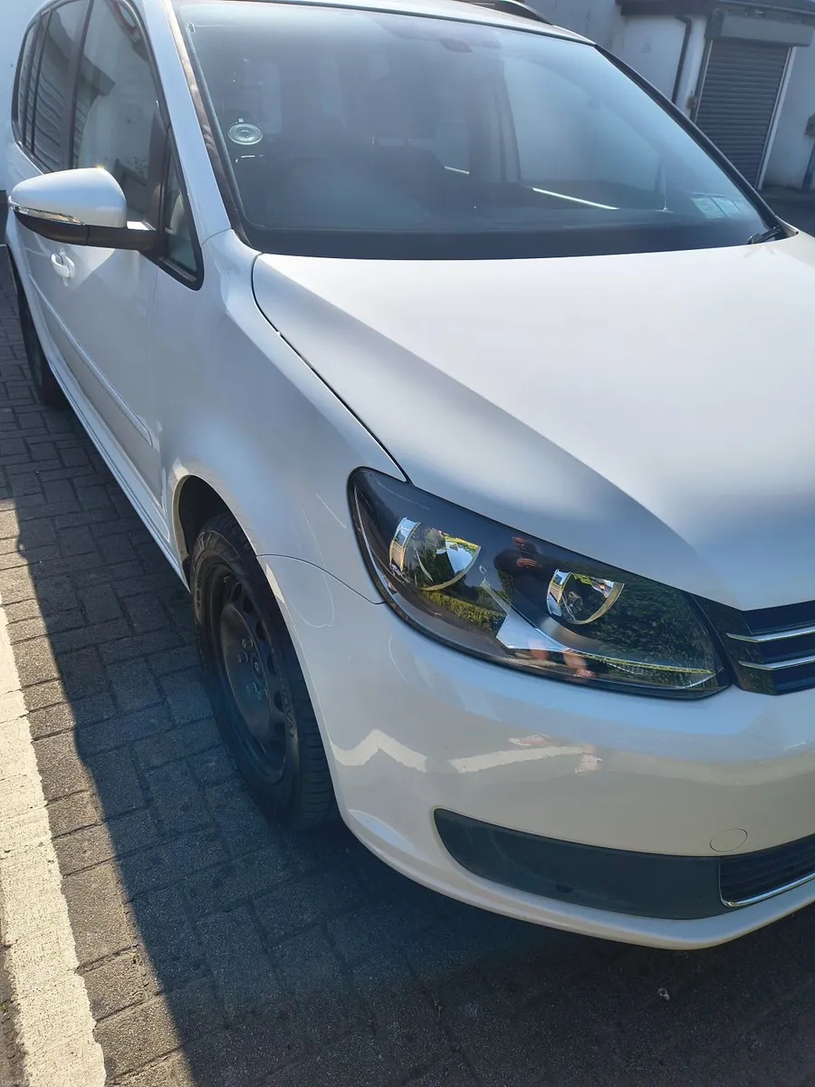 Volkswagen Touran 2014 low mileage - Image 4