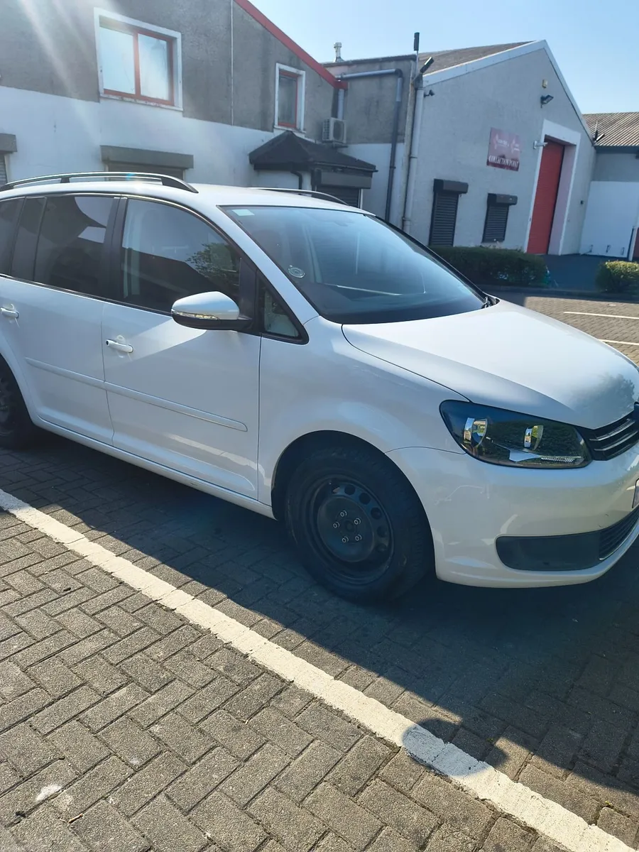 Volkswagen Touran 2014 low mileage - Image 1