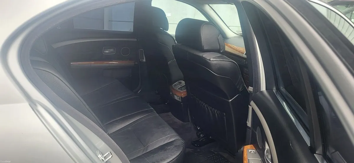 BMW 745i - Image 3