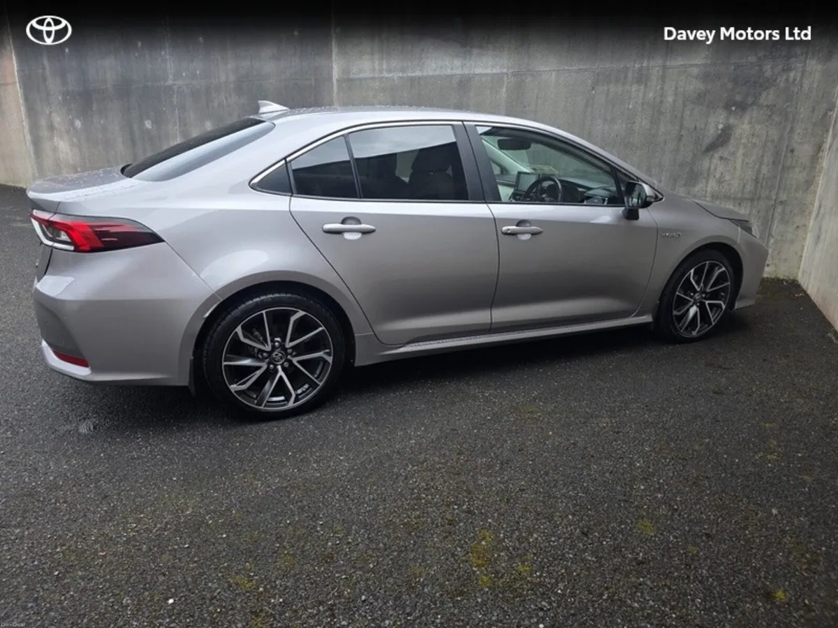 Toyota Corolla HYBRID SOL SAL SALOON 4DR - Image 3