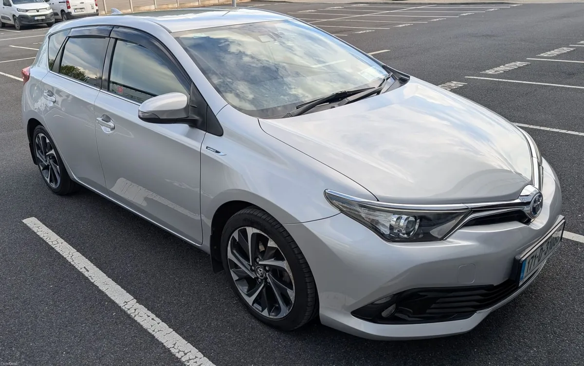 2017 Toyota Auris 1.8 HYBRID Sol/ 133.726km - Image 2