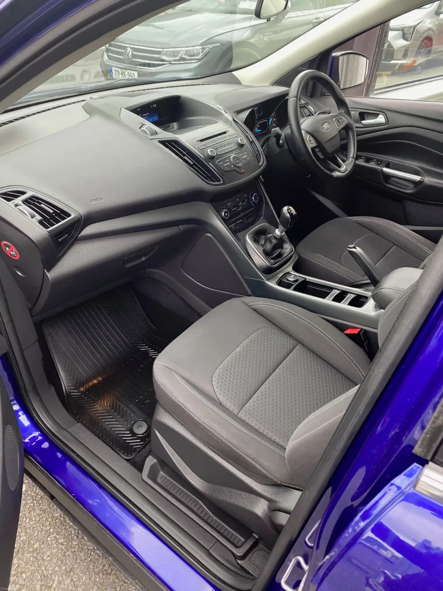Ford Kuga 2.0TDCI 150PS Titanium 4WD - Image 4