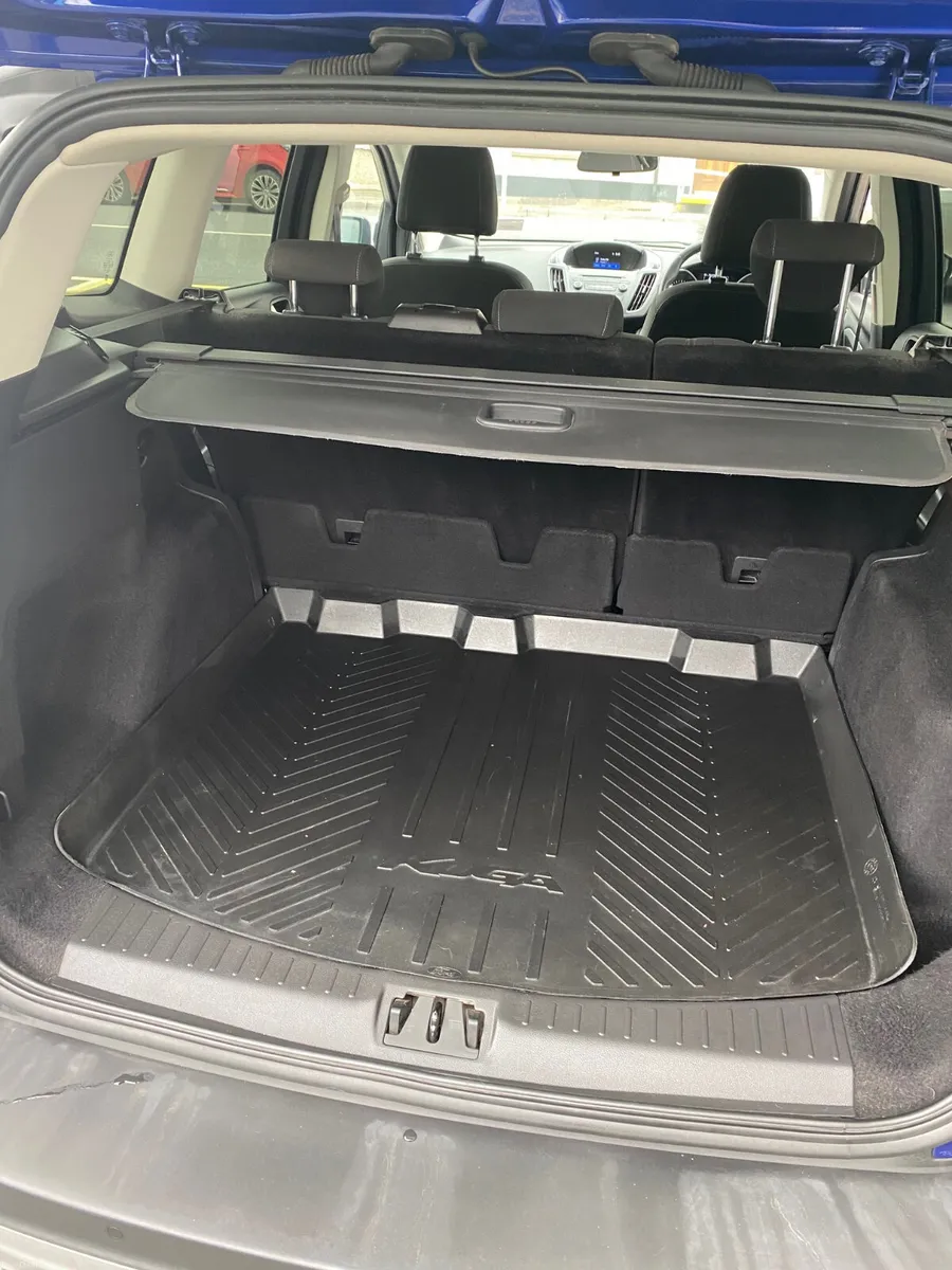 Ford Kuga 2.0TDCI 150PS Titanium 4WD - Image 6