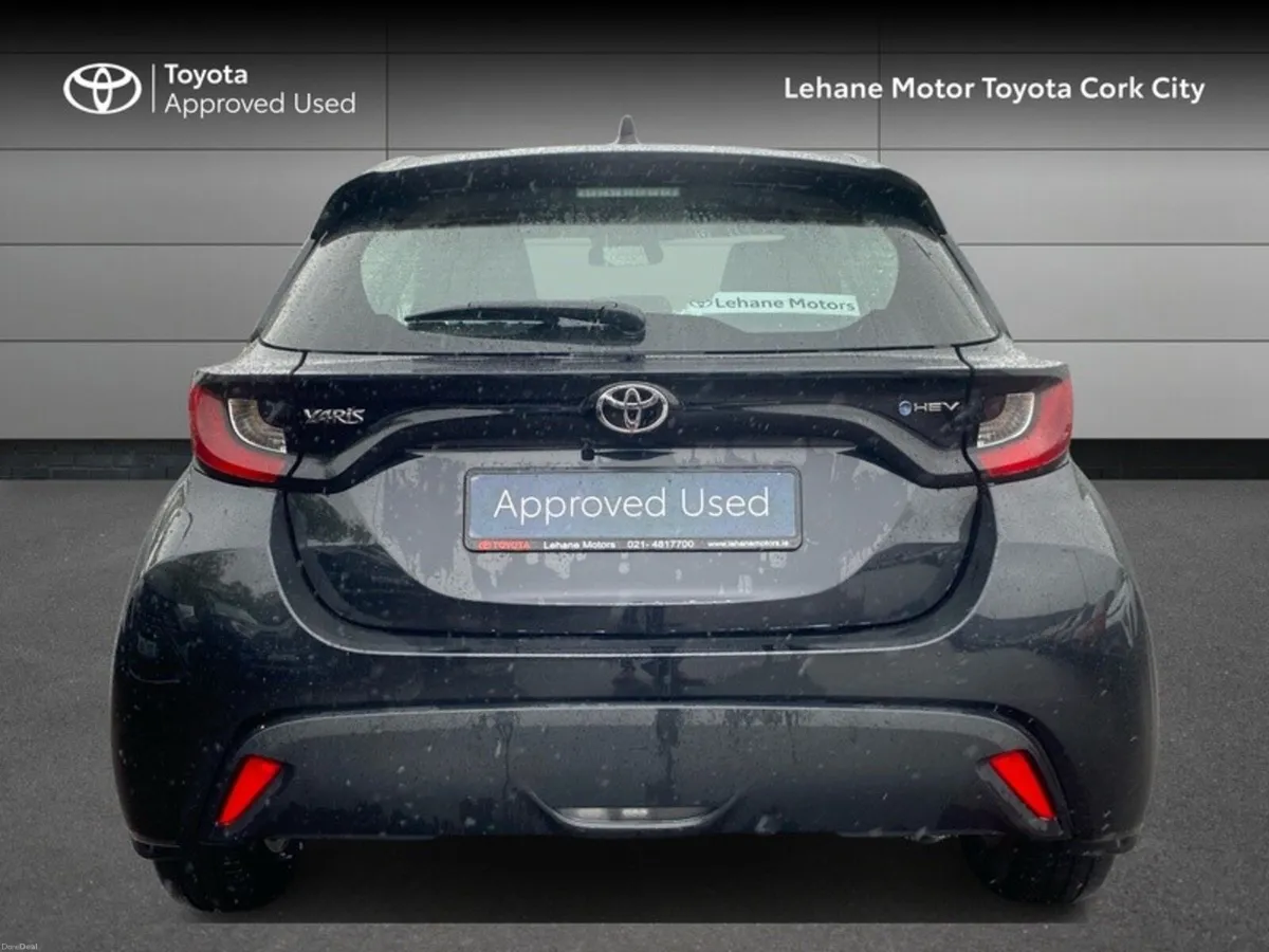 Toyota Yaris YARIS HYBRID 1.5 LUNA - Image 5