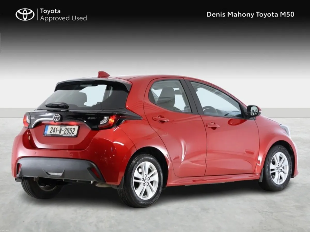 Toyota Yaris Luna Hybrid - Image 2