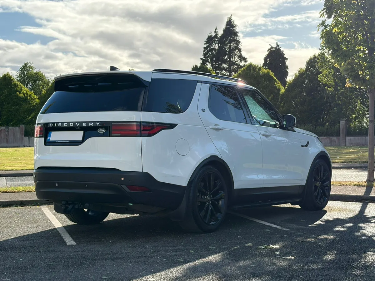 2022 Land Rover Discovery 5 SE Commercial 2 Seater - Image 3