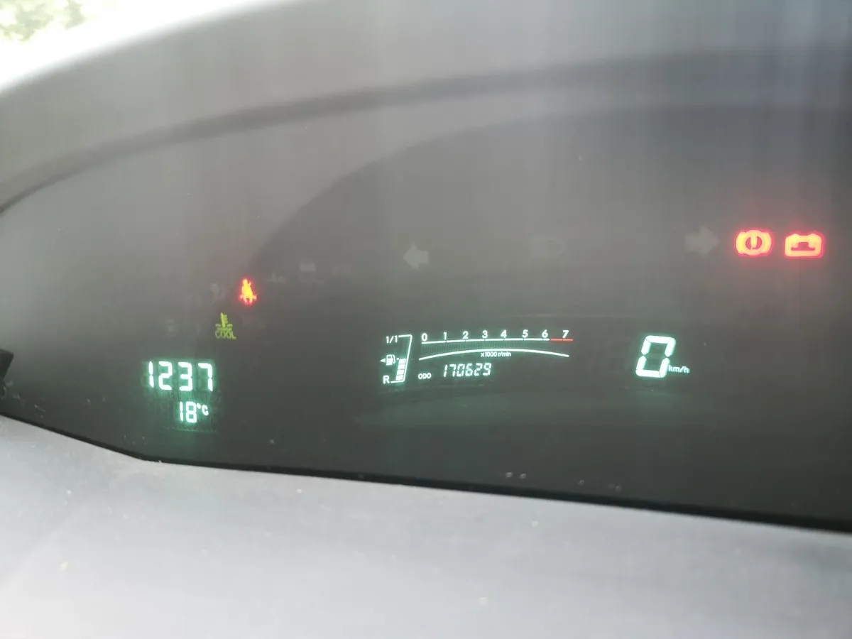 Toyota Yaris 2006 - Image 2