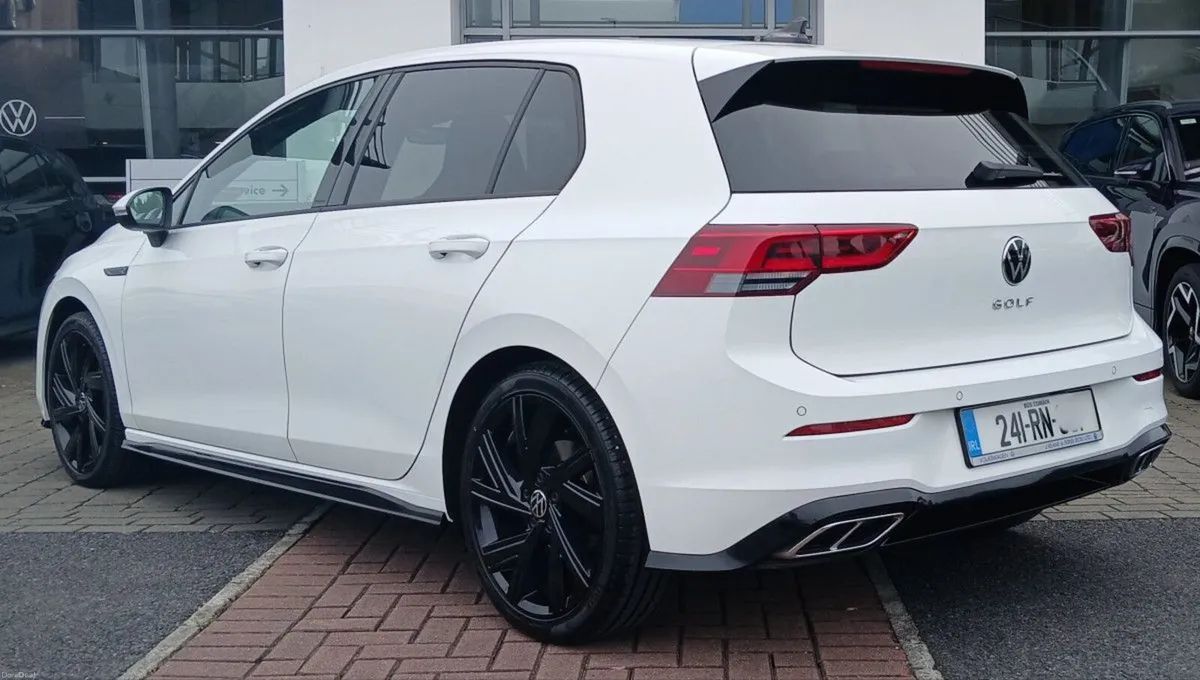 Volkswagen Golf R-Line 2.0 TDI 150HP **APP CONNECT - Image 4
