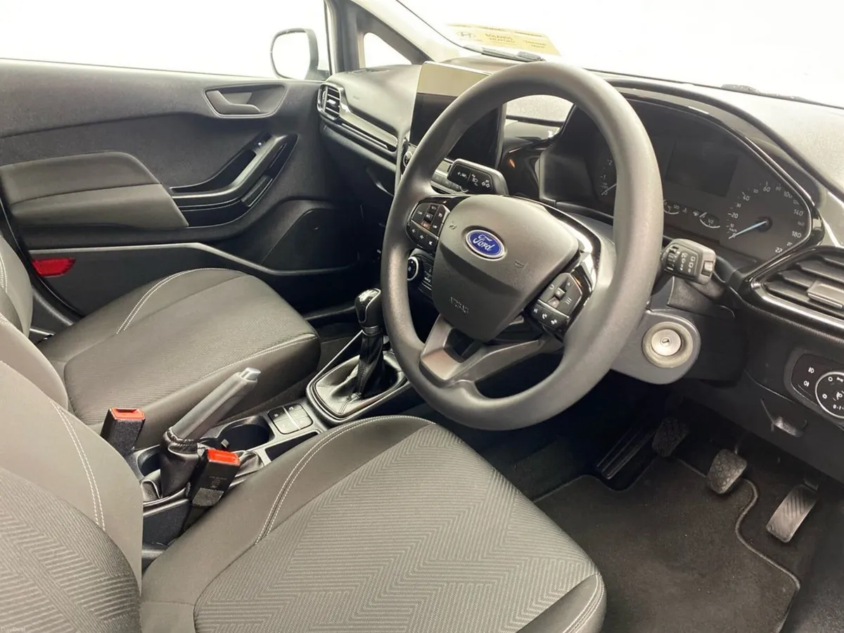 Ford Fiesta Trend Connected 1.1 75HP Manual - Image 6