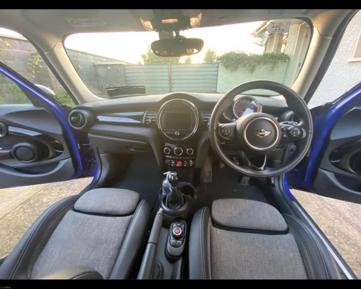 Mini Cooper 2018 - Image 2