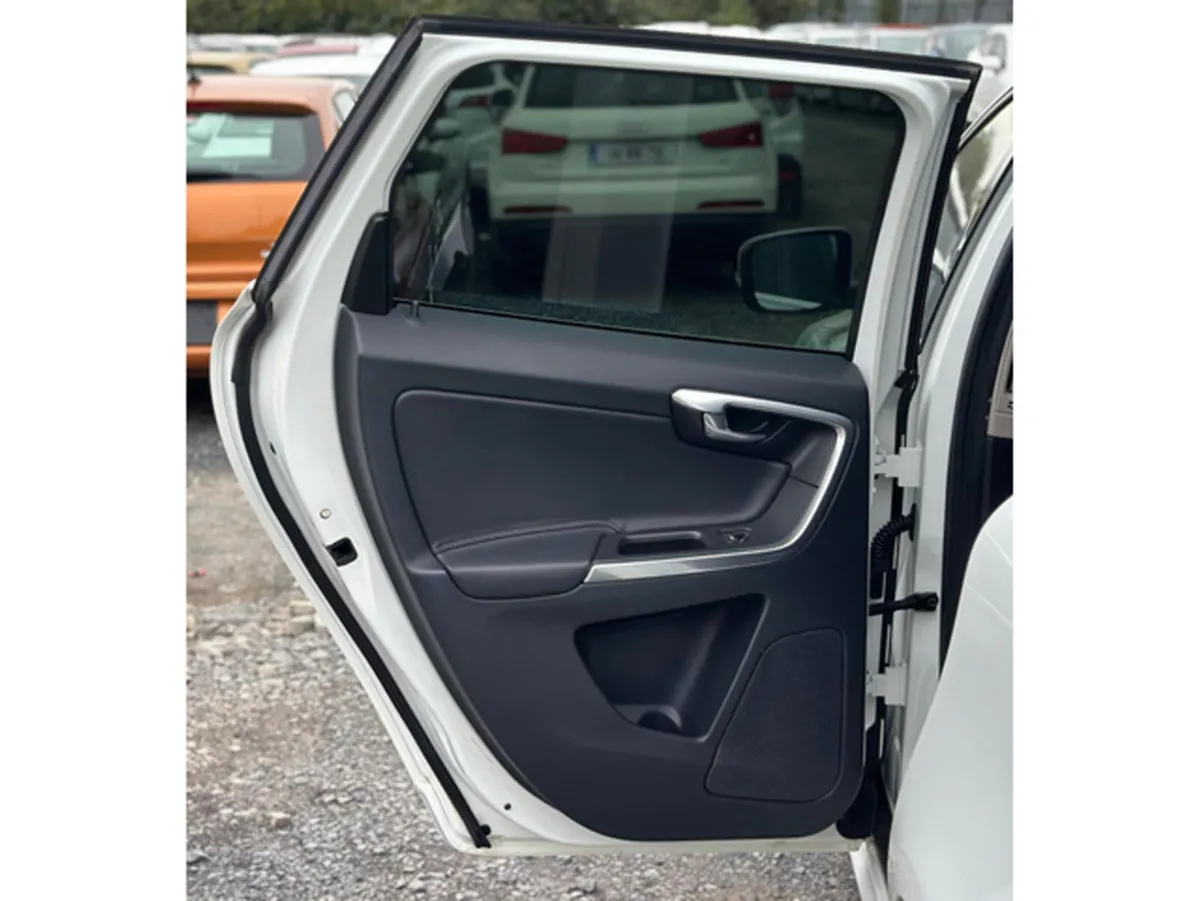 Volvo XC60 D4 2.0L Diesel Automatic (4729) - Image 3